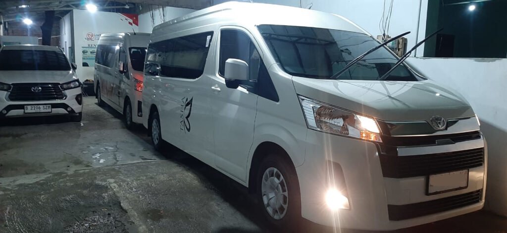 sewa hiace jakarta